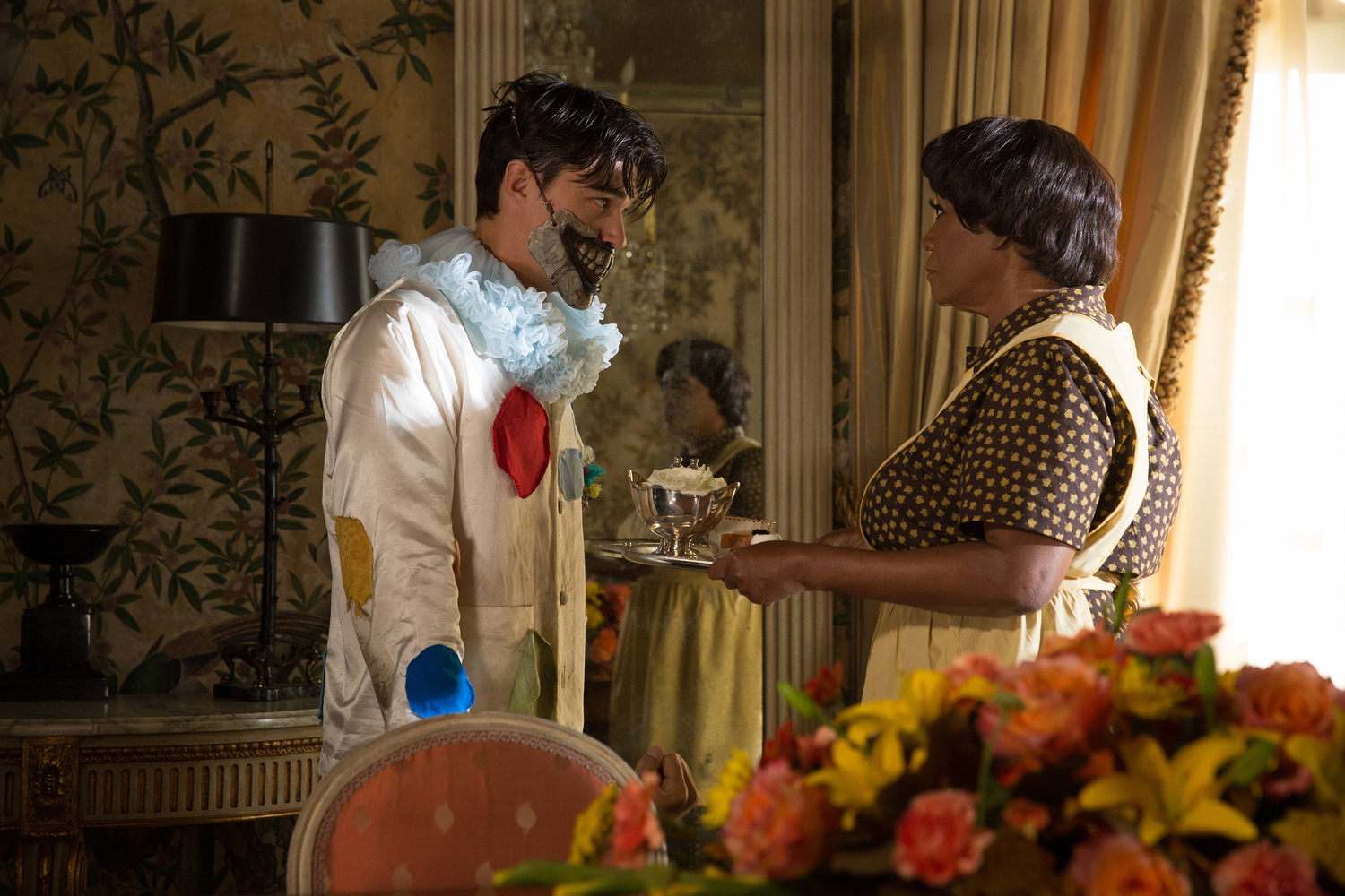 American Horror Story: Freak Show Recap “Edward Mordrake Pt 2”: The Clowns in Town