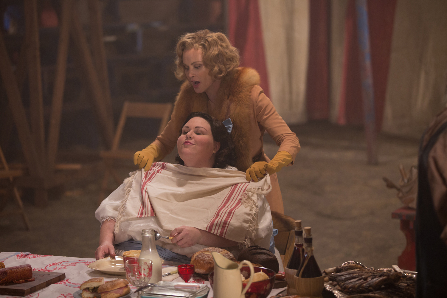 American Horror Story: Freak Show Recap “Blood Bath”: The Show Must Go On