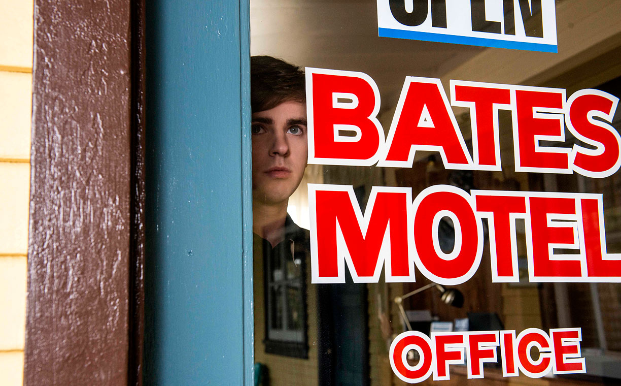 Bates Motel Recap ‘A Death in the Family’: The Spooning