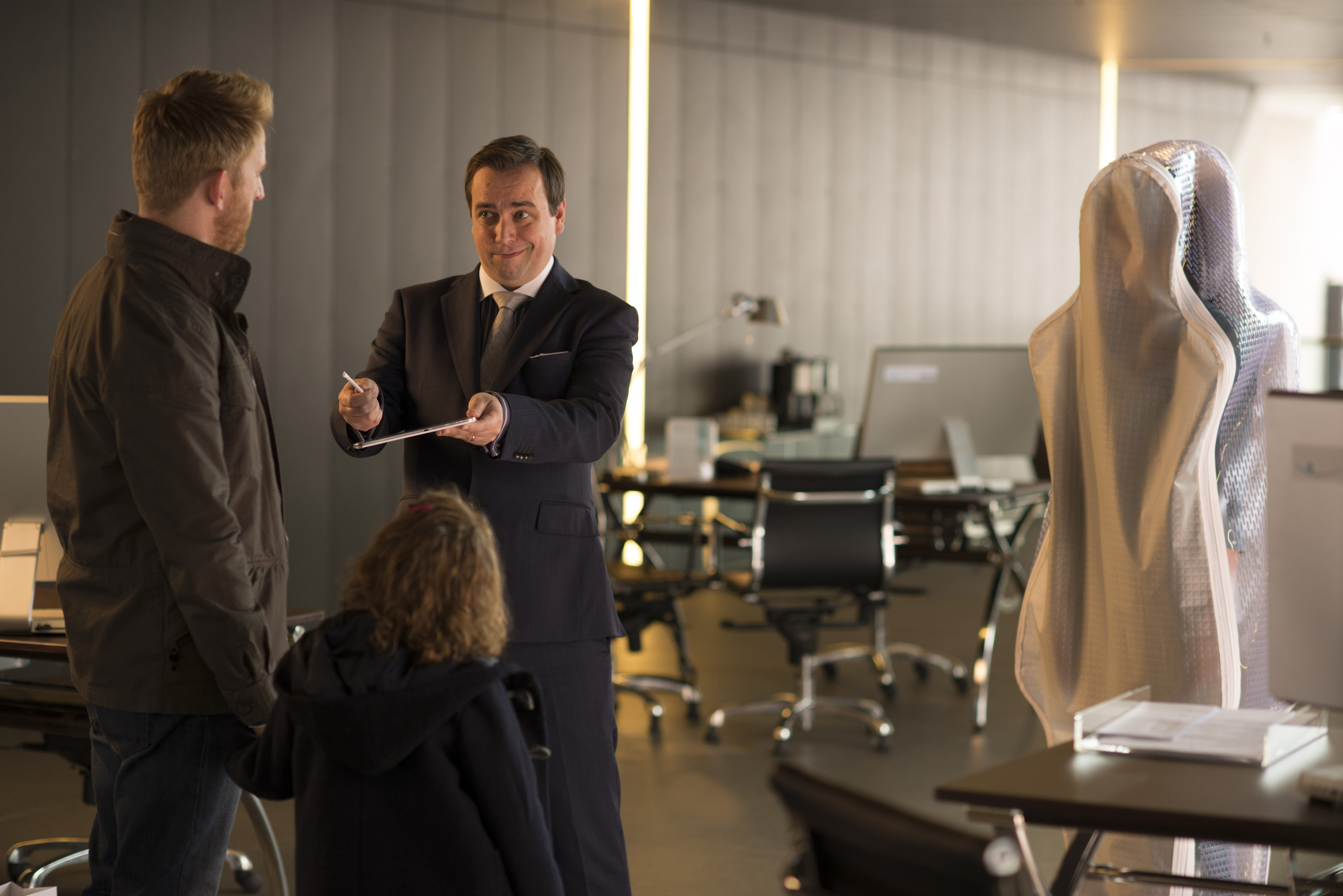 ‘Humans’ Debut Recap and Review: A Sci-Fi Series Like Nothing Else on TV