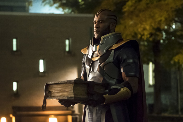 Extended ‘Elseworlds’ Trailer Reveals Alternate Reality for ‘Arrow’ and ‘The Flash’ (VIDEO)