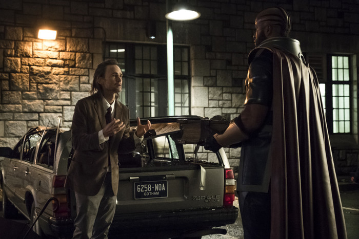 Extended ‘Elseworlds’ Trailer Reveals Alternate Reality for ‘Arrow’ and ‘The Flash’ (VIDEO)
