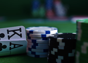 Place Your Bets: Online vs. Land-Based Casinos