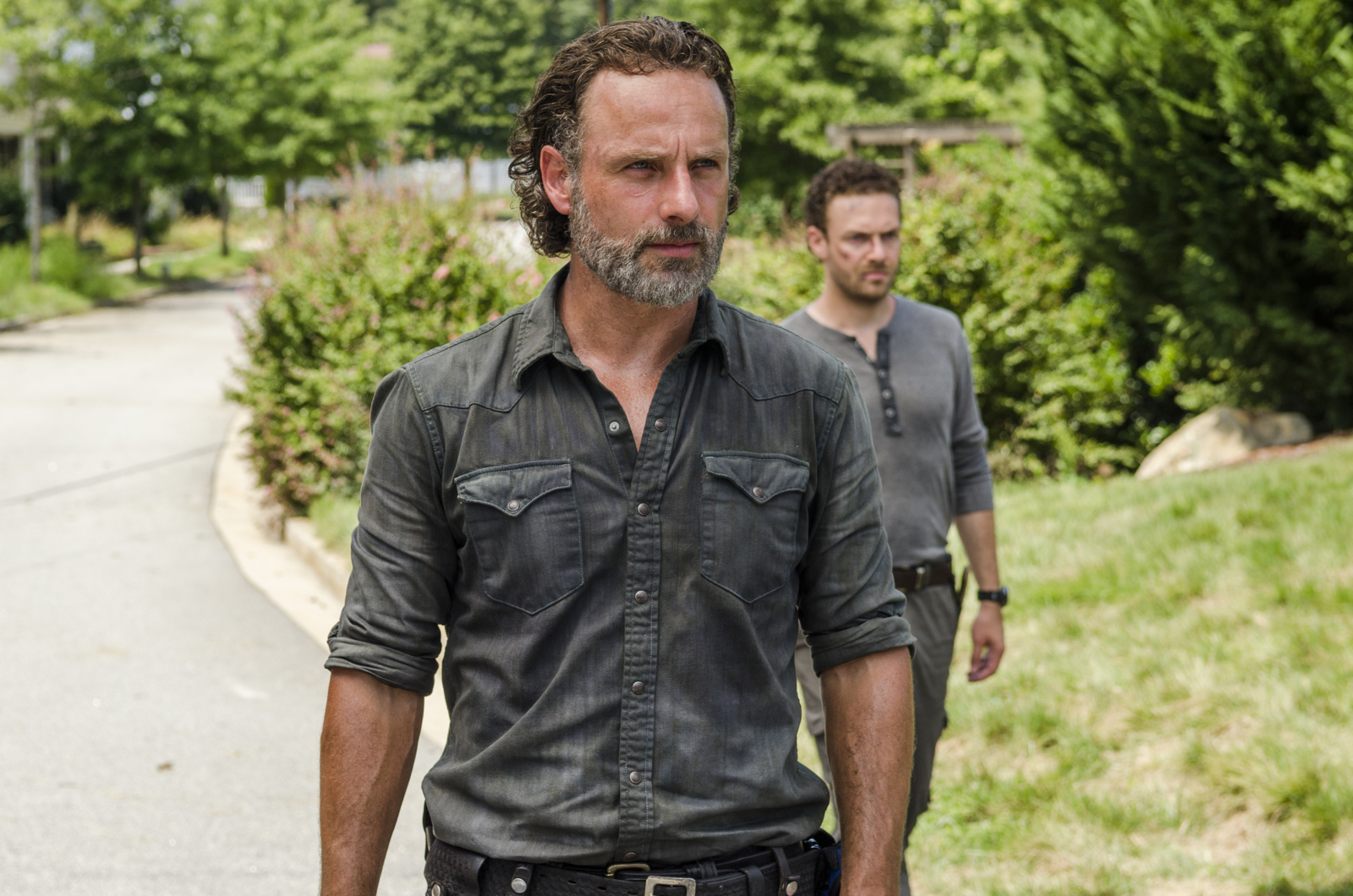 ‘The Walking Dead’ Recap ‘Rock in the Road’: Surrounded
