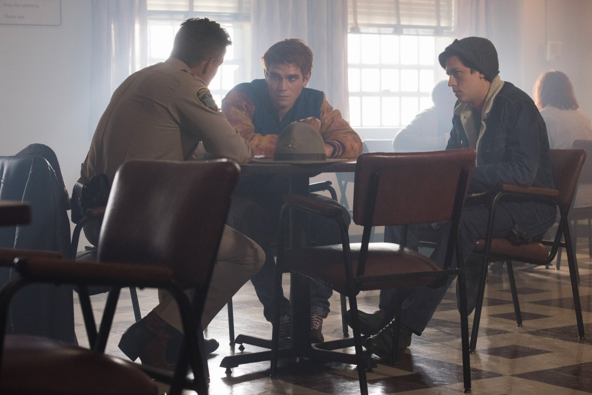 ‘Riverdale’ Season 2 Debut Recap ‘Chapter Fourteen: A Kiss Before Dying’