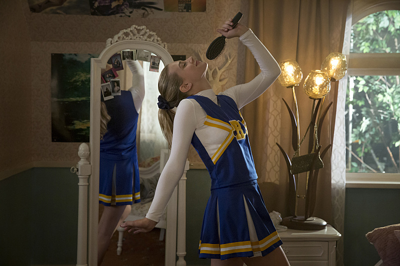 ‘Riverdale’ Recap ‘Chapter One: The River’s Edge’: Secrets and Lies