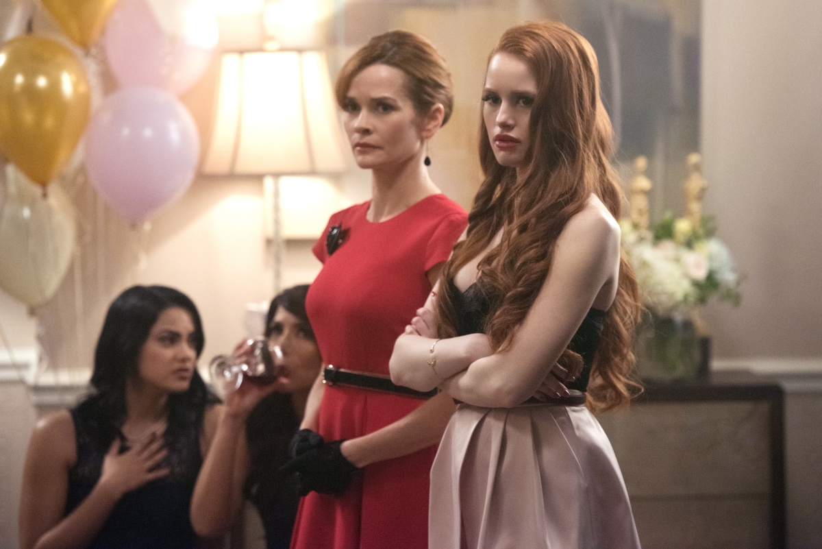 ‘Riverdale’ Recap ‘Chapter Eight: The Outsiders’: Snake Bitten