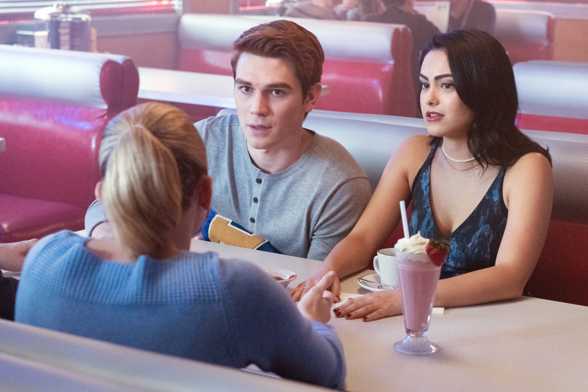 ‘Riverdale’ Recap ‘Chapter Eight: The Outsiders’: Snake Bitten